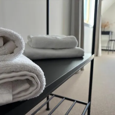 King With Private Bathroom In Street *