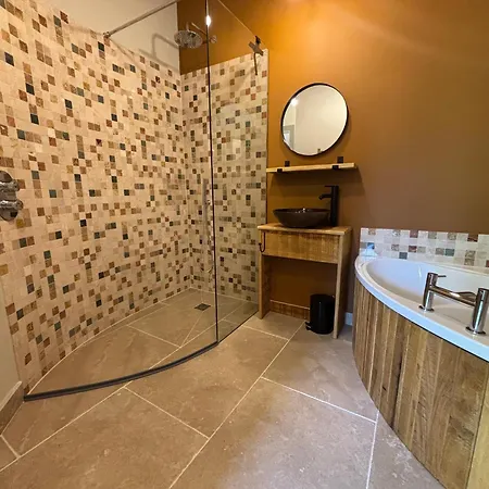 Gæstehus King With Private Bathroom In Street